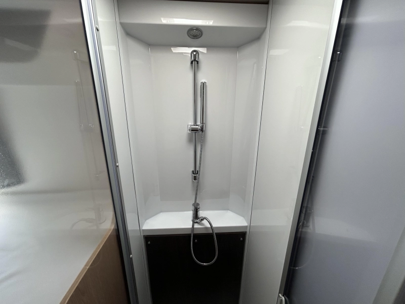 Sunlight T 68 Adventure Edition + Drop-down bed & Air conditioning photo: 9