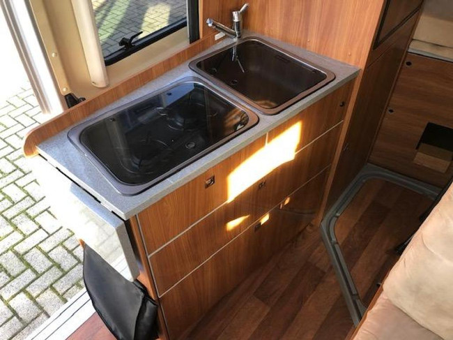 P\u00f6ssl Globecar 600 buscamper 6 mtr foto: 11