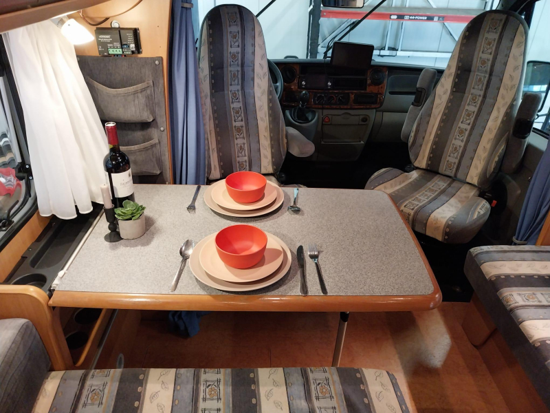 Dethleffs Globetrotter 6844 RT met mooi fransbed  foto: 3