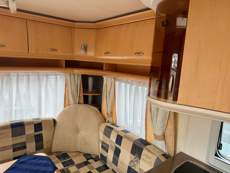 Hobby De Luxe 460 UFE mover fietsenrek voortent  foto: 12