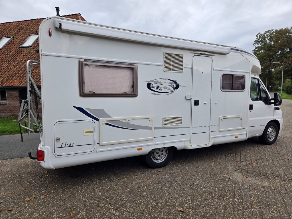 LMC Liberty 662 TI frans bed 2006 foto: 1