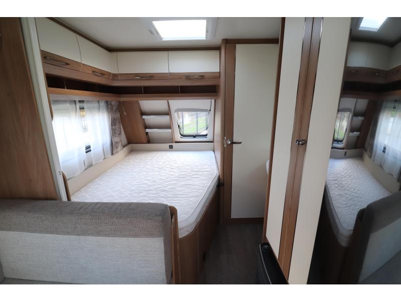 Hobby De Luxe 400 SFE Mover, voortent, fietsdr.  foto: 7