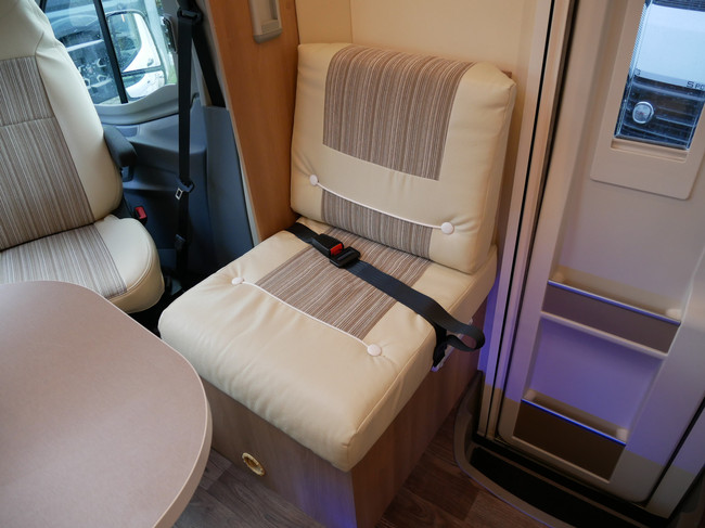 ROLLER Team Auto-Roller 265 TI, Cama Queen, Cama abatible, &iexcl;&iexcl;Garaje XXL!! foto: 7