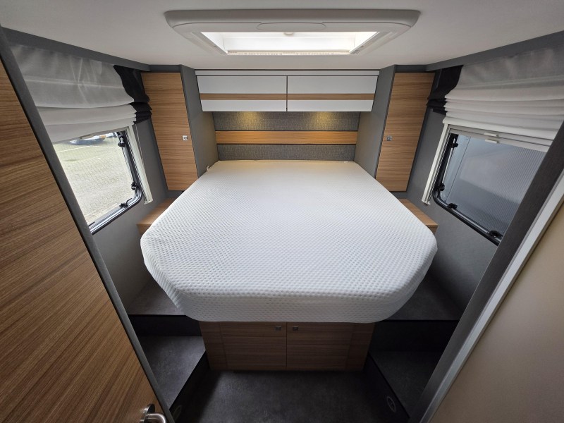 Dethleffs Just 90 T 7052 DBM Queensbed / Hefbed  foto: 17