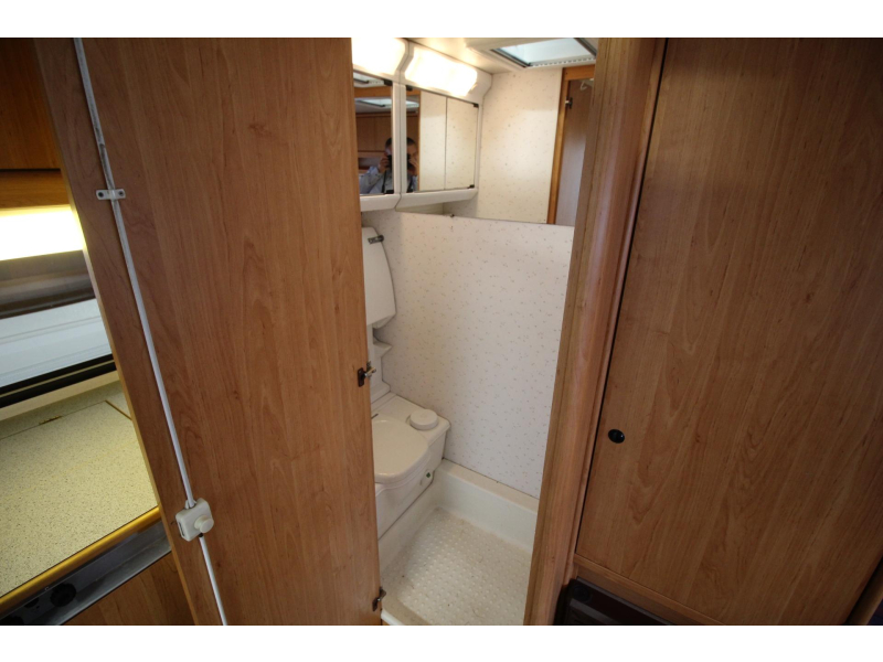 Knaus Sudwind 395 H Voortent  foto: 14
