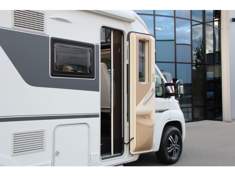 Adria Coral 600 SC Queensbed - Compacto foto: 12