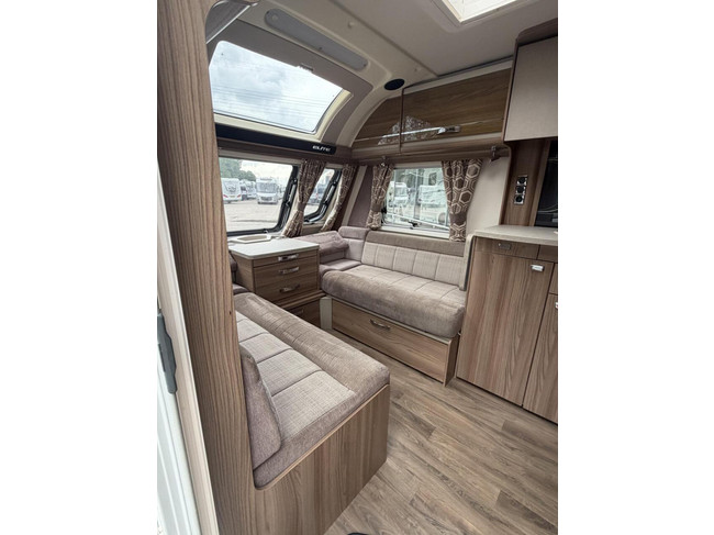 Swift Elite 645 Levelsysteem Mover Luifel Zonnepaneel Oven foto: 8