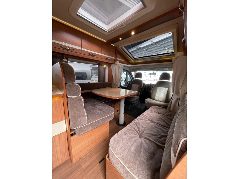 Eura Mobil Terrestra 710 HB Cama fija Garaje XXL foto: 5
