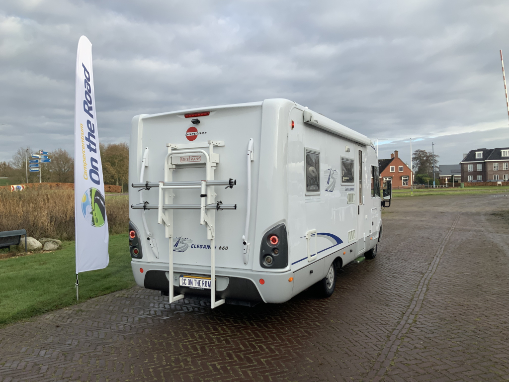 B&uuml;rstner El&eacute;gance 660 Integral, Cama francesa y cama abatible, Asientos giratorios, Patas de apoyo hidr&aacute;ulicas, A&ntilde;o 2004 Camper Centrum On the Road en Noorderringweg 4 en Marum. foto: 27