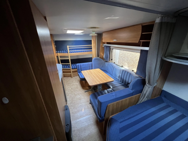 Bürstner Flipper 550 TK stapelbed  foto: 6