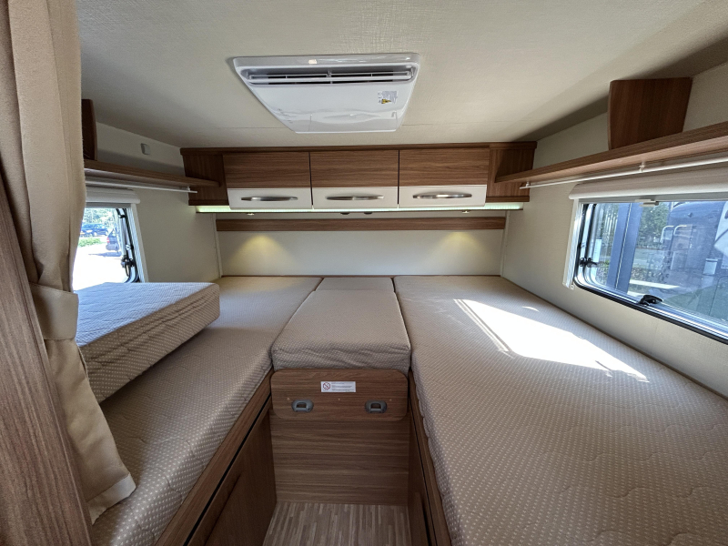 Hymer Carado ENKELE BEDDEN + HEFBED  foto: 14