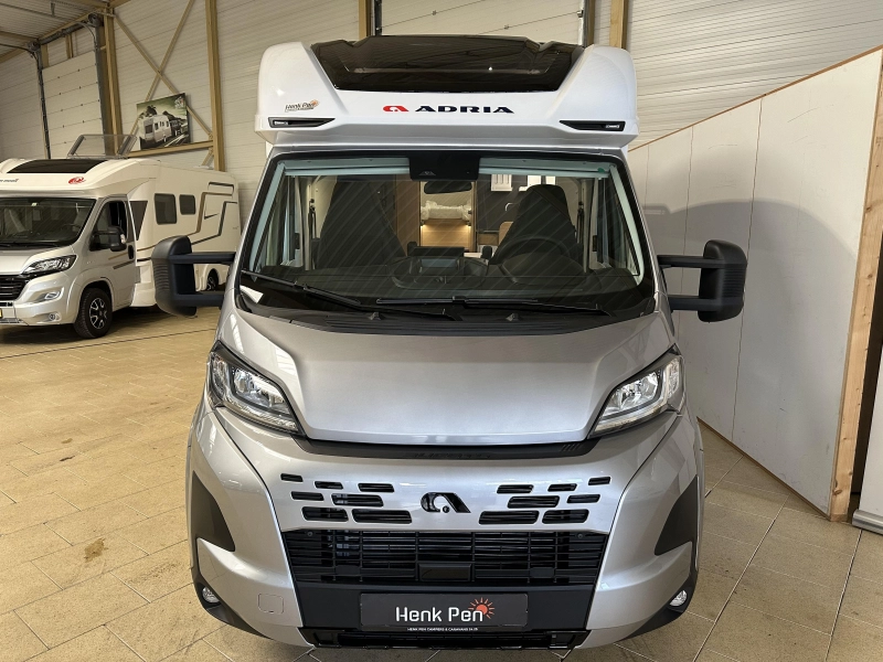 Adria Coral Plus 670 DL automatique | ex-location photo: 1