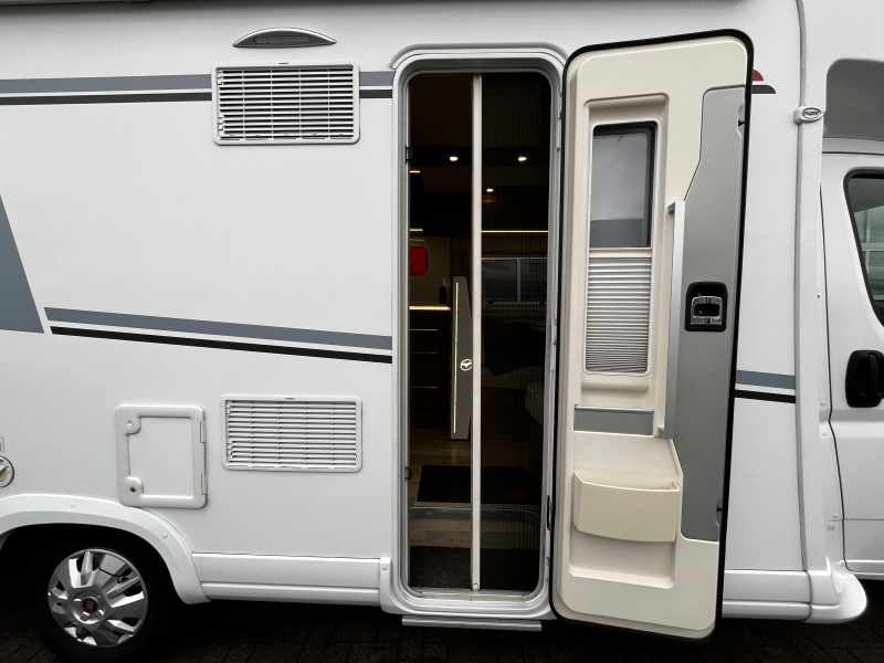 Pilote P 746 GJ Camper, Lengtebedden  foto: 4