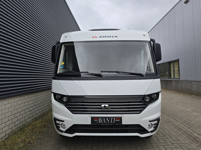 Adria SONIC SUPREME 700DL 161 PK AUTOMAAT SLECHTS 11.366 KM VEEL OPTIES SOLAR AIRCO 16 INCH VELGEN LENGTEBEDDEN HEFBED foto: 8