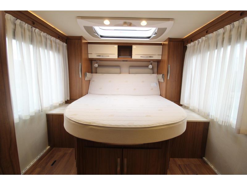 Hymer BML-I Queen bed + fold-down bed photo: 20