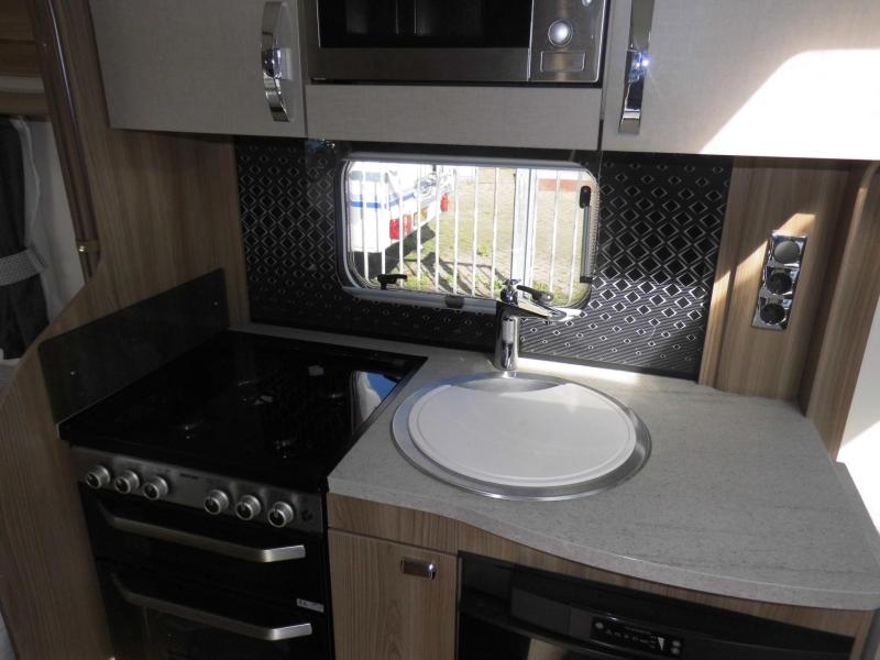 Sprite Cruzer 492 SR Mover en cassetteluifel!  foto: 3