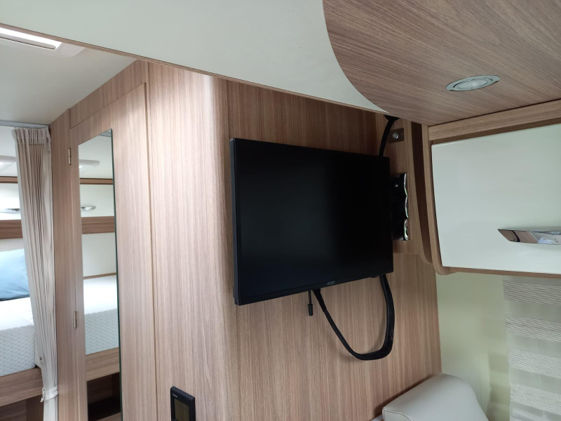Bürstner Limited T 690 G - luxe - zwarte voorkant  foto: 17