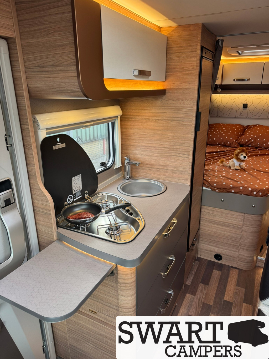 Weinsberg CaraCompact 600 MF Edition [pepper], French bed 140 hp Manual photo: 13