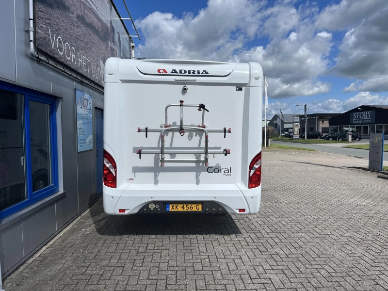 Adria Coral S 670 SL camas longitudinales/5 plazas con cintur&oacute;n foto: 3