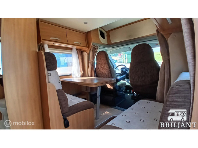 Chausson FLASH 16 ... 2011 cama transversal/cama abatible foto: 8