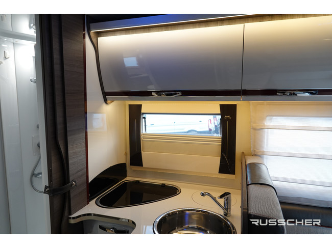 Mc Louis NEVIS | 150Pk | Queensbed | Dakairco | Luchtvering | Zonnepaneel foto: 9