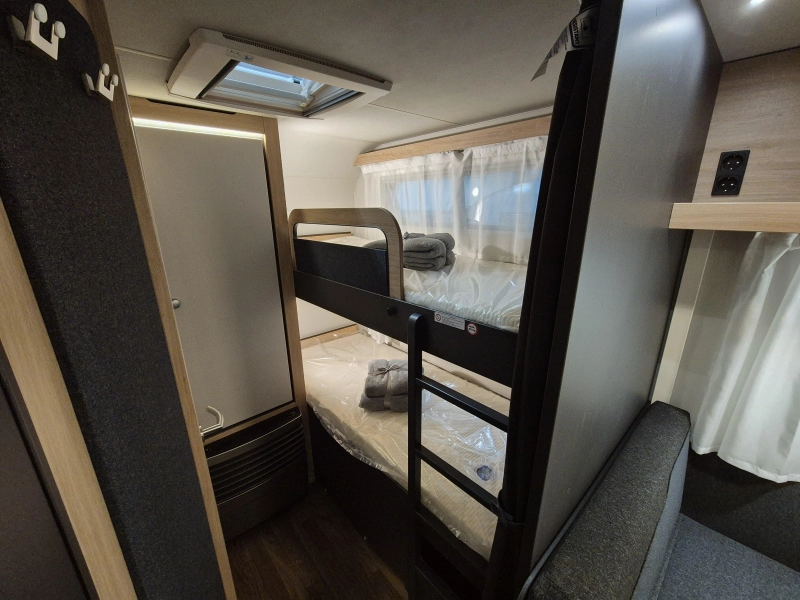 Knaus Sport 500 KD Stapelbedden en douche!  foto: 16