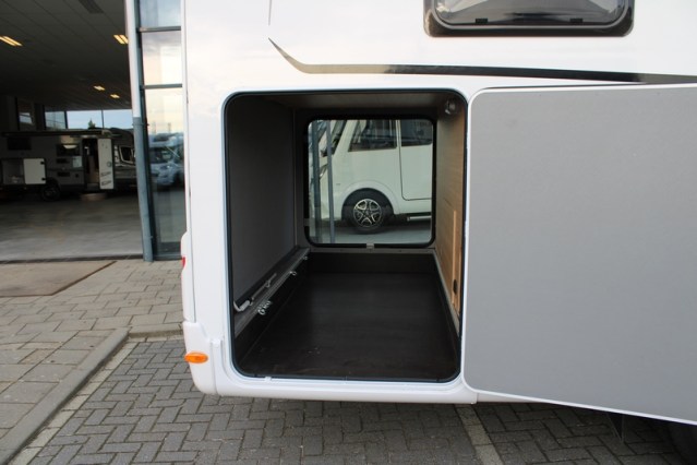 Dethleffs 7052 DBM Just 90 Queenbed + hefbed riante garage (94  foto: 11