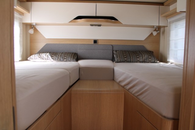 Hymer B MC I 680 equipped with powerful Mercedes 9 G Tronic 170 hp AUTOMATIC single beds + pull-down bed (56 photo: 47
