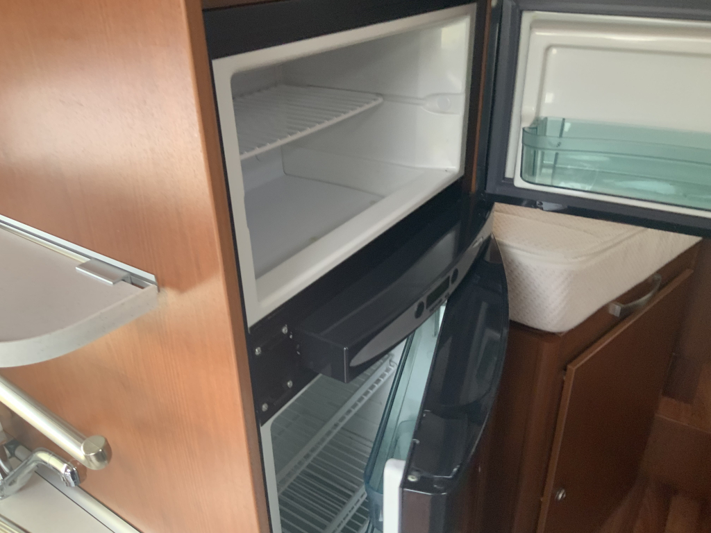 Hymer Exsis-I 674 EX 2.3 MultiJet 160 PK,Integraal,Motor-airco, 2 Lengte-bedden, Hef-bed, Garage, Trekhaak, etc, etc. Camper centrum on the road  foto: 18