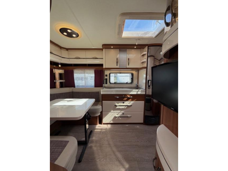 Hobby Excellent 495 UFE Incl. Mover Toldo foto: 12