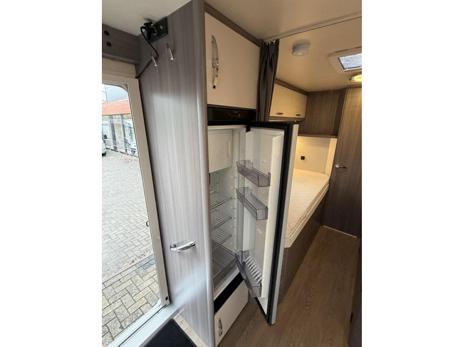 Hobby Optima Ontour T 70 E Single Beds Large Bathroom Awning photo: 16