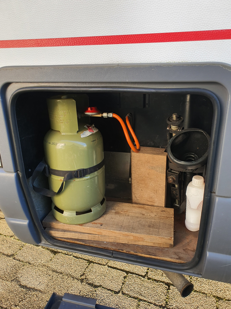 Fiat Ducato 2.8 tdi Bürstner 2 zonnepanelen 6 zitplaatsen foto: 18