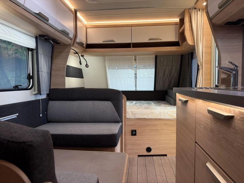 Knaus Sudwind Black Selection 500 QDK Etagenbett / Querbett Foto: 11