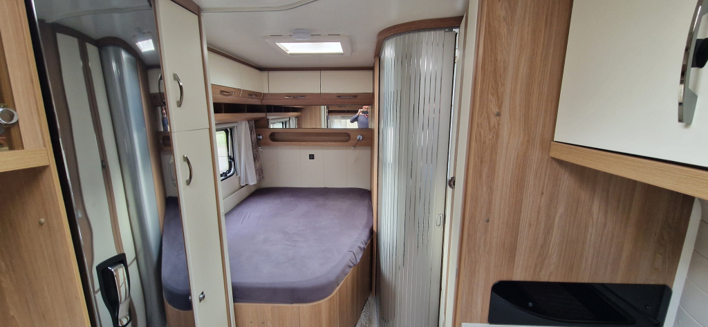 HOBBY Hobby De Luxe 540 FU – Frans Bed – Mover (Autark) foto: 9