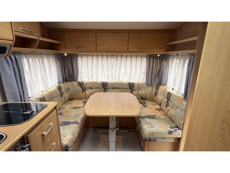 Knaus Sudwind 450 TF frans bed rondzit toilet  foto: 11
