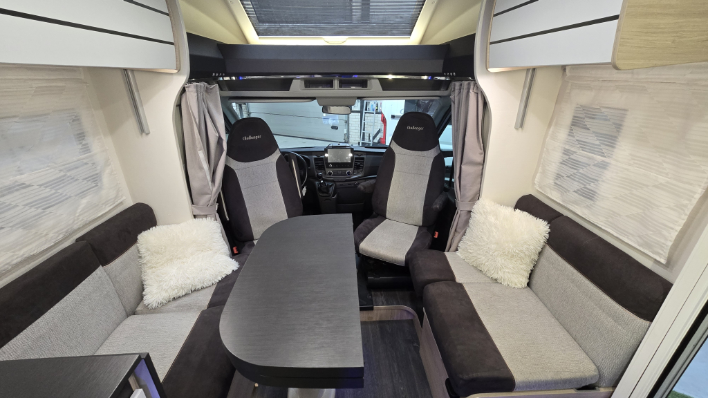 Challenger 337 GA met enkele bedden foto: 13