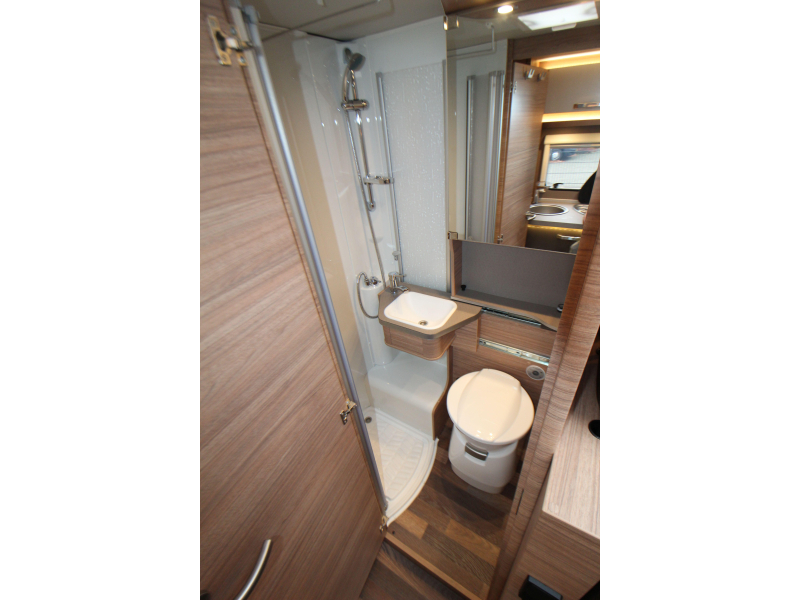 Weinsberg CaraCompact Pepper 600 MEG Camas individuales - &iexcl;5.269km! foto: 20