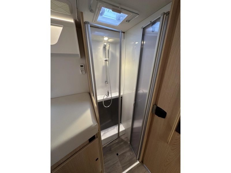 Sunlight T 68 Adventure Edition Dachklimaanlage, Backofen Foto: 15