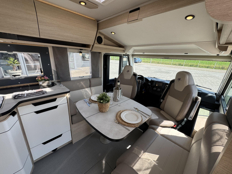 Rapido I 886 F Automaat Queensbed Hefbed  foto: 10
