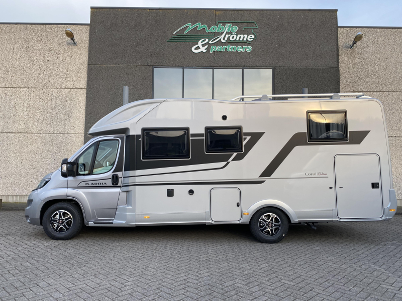 Adria Coral Supreme 670 DL 180PS Automatik Foto: 2
