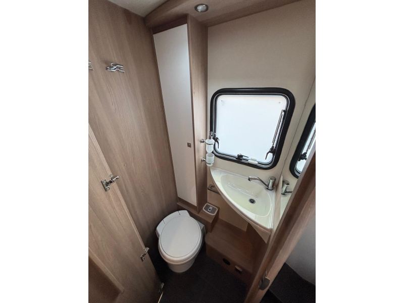 Laika Kosmo 212 sistema de nivelaci&oacute;n cama queen 7m foto: 21