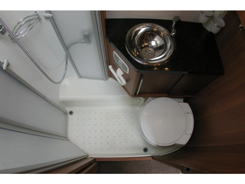 LMC Breezer 646 G Enkele bedden, XXL Garage  foto: 13