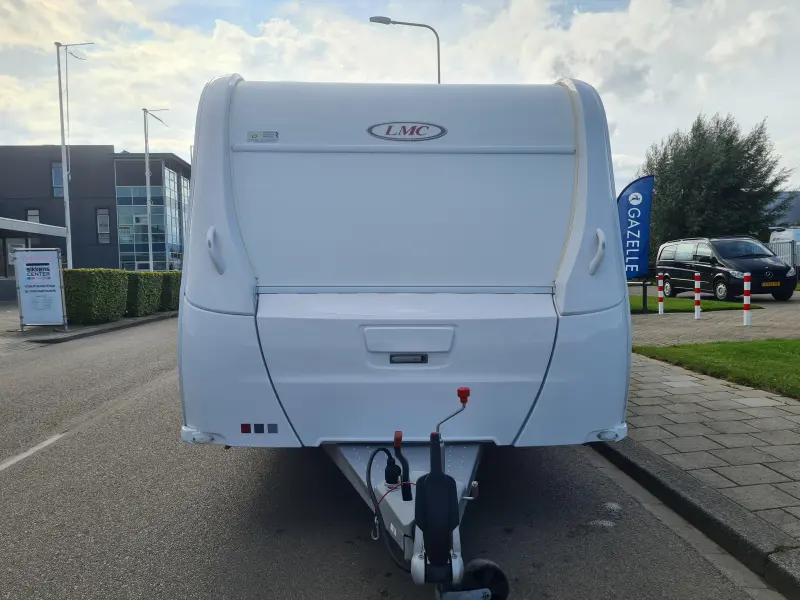 LMC Passion 440 D Voortent en mover  foto: 6