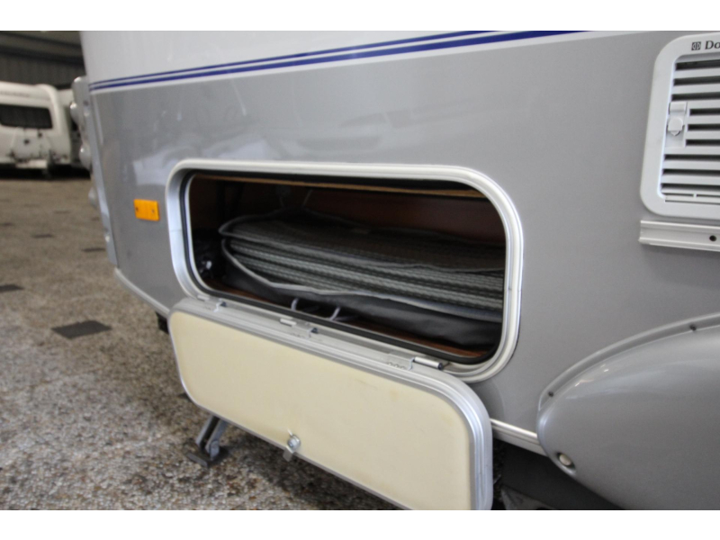 Eriba Touring Triton 430 GT Techo elevable, Mover, Avance foto: 15