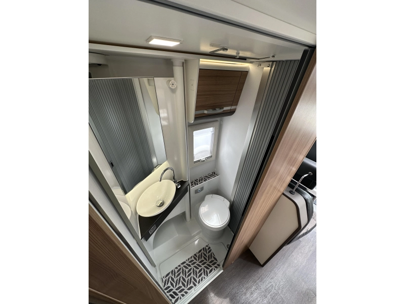 Adria Coral 600 SL level systeem  foto: 15