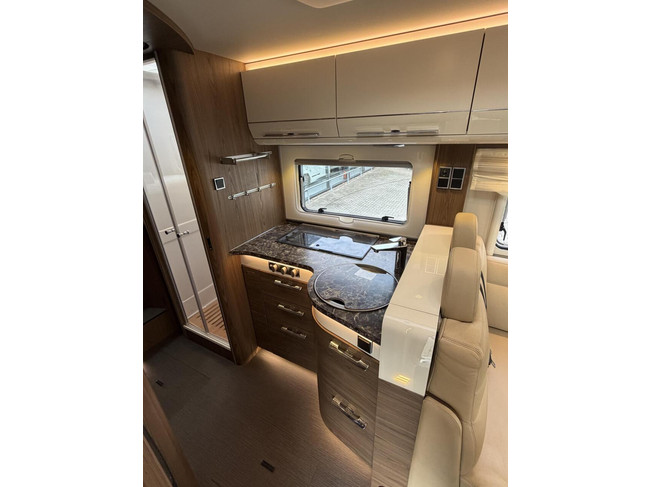 Hymer B704 SL Palmo Enkele Bedden Hefbed Zonnepanelen Omvormer foto: 16