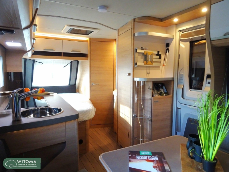 Knaus Sudwind Black Selection 450 FU Witoma 50 jaar aanbieding  foto: 2