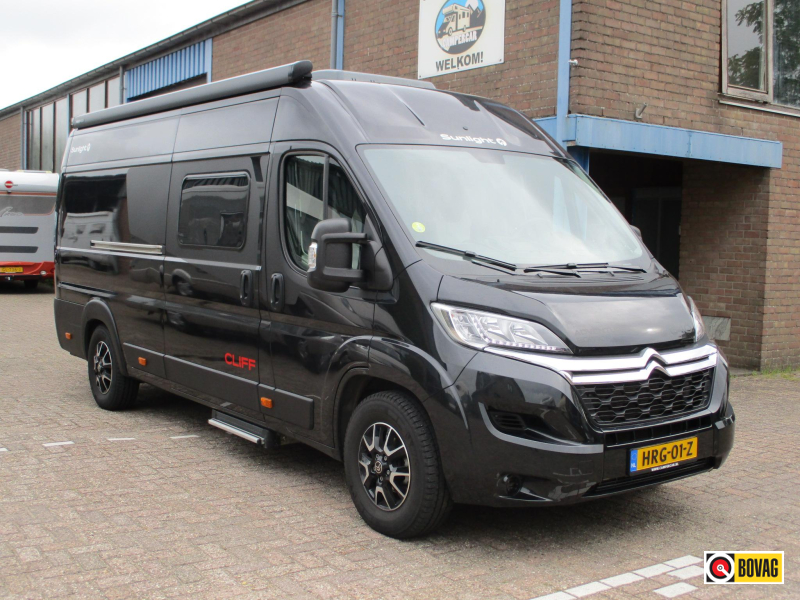 Autobús robusto Sunlight Cliff 640 con camas individuales 