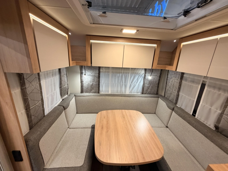 Knaus Sport 450 FU 1800 KG + Cama francesa foto: 5