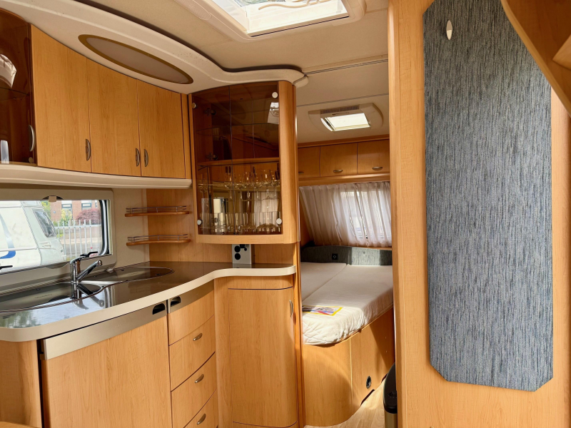 Hobby De Luxe 460 UFE mover fietsenrek voortent  foto: 4